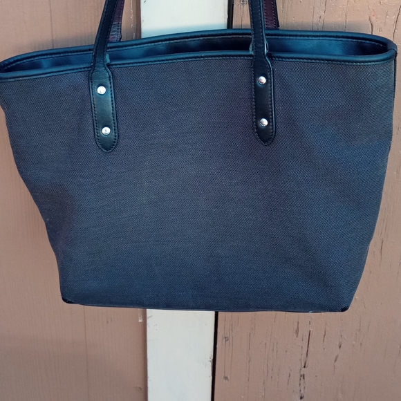 Authentic Coach Signature Line w Duster - Picture 2 of 6